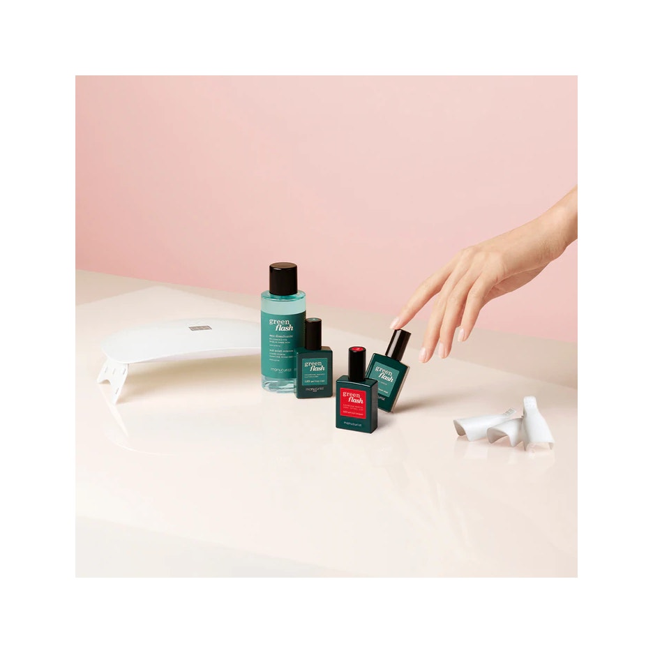 Manucurist Kit Essentials Green Flash Con Smalto Semipermanente Poppy Red