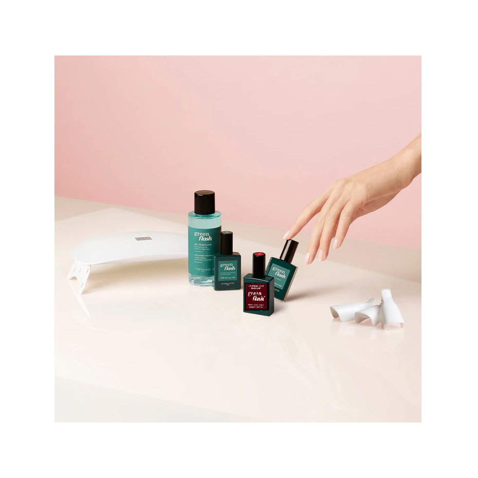 Manucurist Kit Essentials Green Flash Con Smalto Semipermanente Dark Pansy